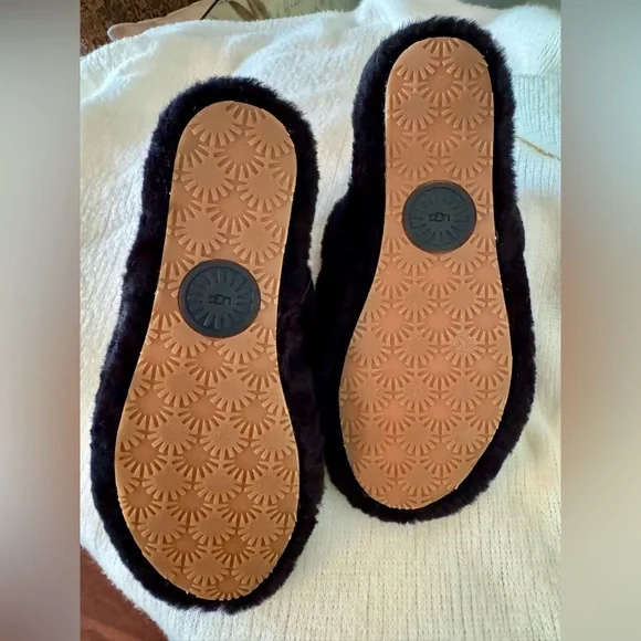 UGG Black Fluffy Moccasins -NWOT - Picture 4 of 5